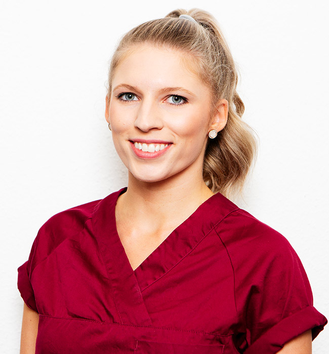 Dr. Nadine Hundertmark